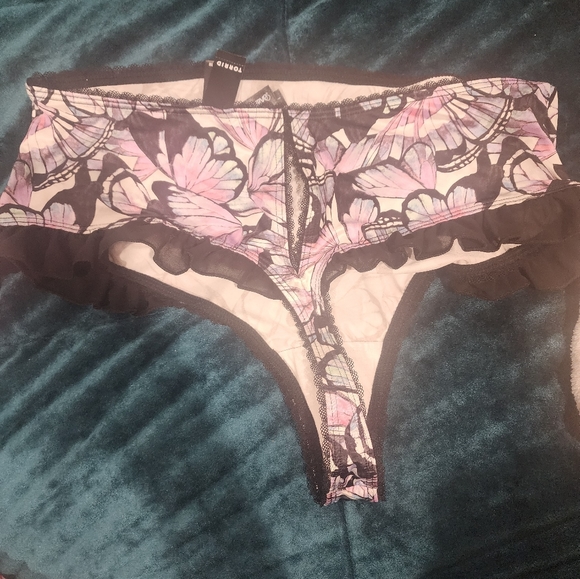 Torrid Bra and matching lingerie - Picture 5 of 8